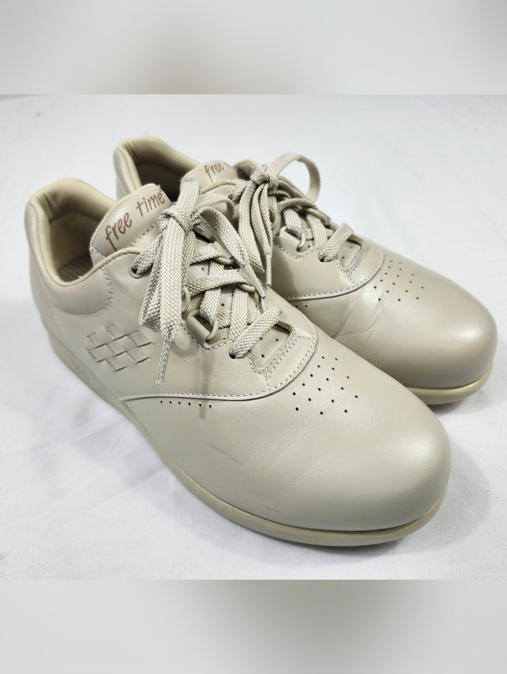 SAS Free Time Women's 8.5 W Tri-Pad Comfort Lace-Up Oxfords Flats in Light Taupe